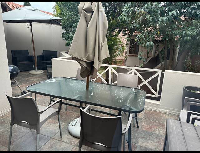 2 BEDROOM FLAT FOR SALE IN NORTHWOLD